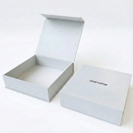 صندوق - Louis Vuitton